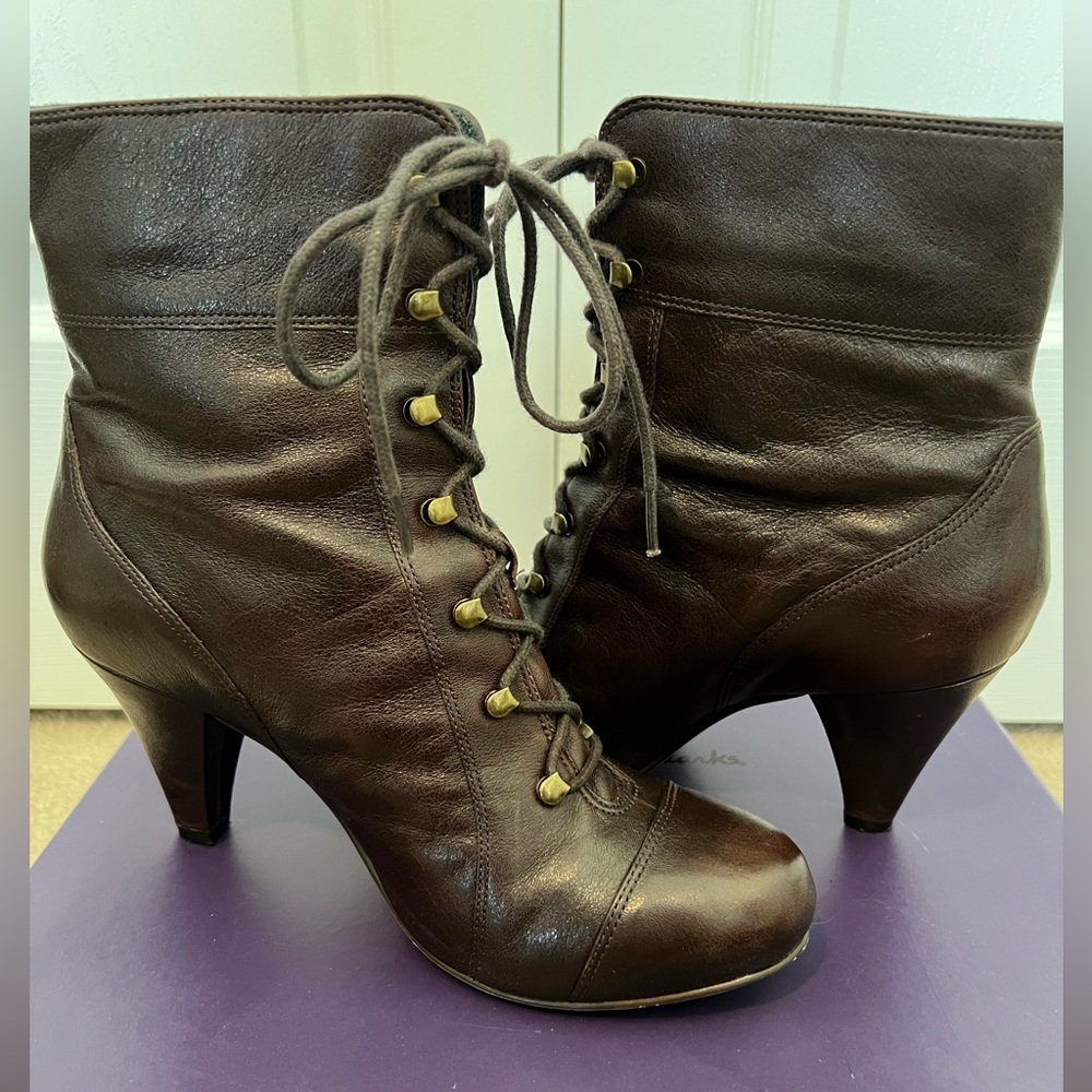 Indigo by Clark’s Lace Up Granny Boot Brown Size 6.5